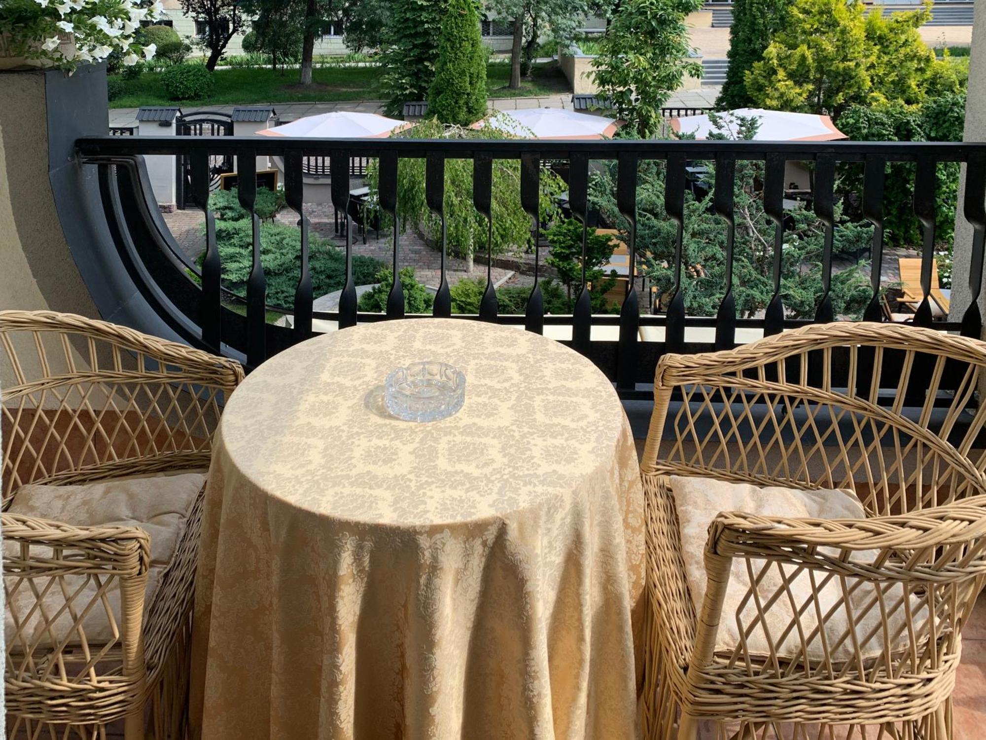 Apartment Eney Львов Экстерьер фото
